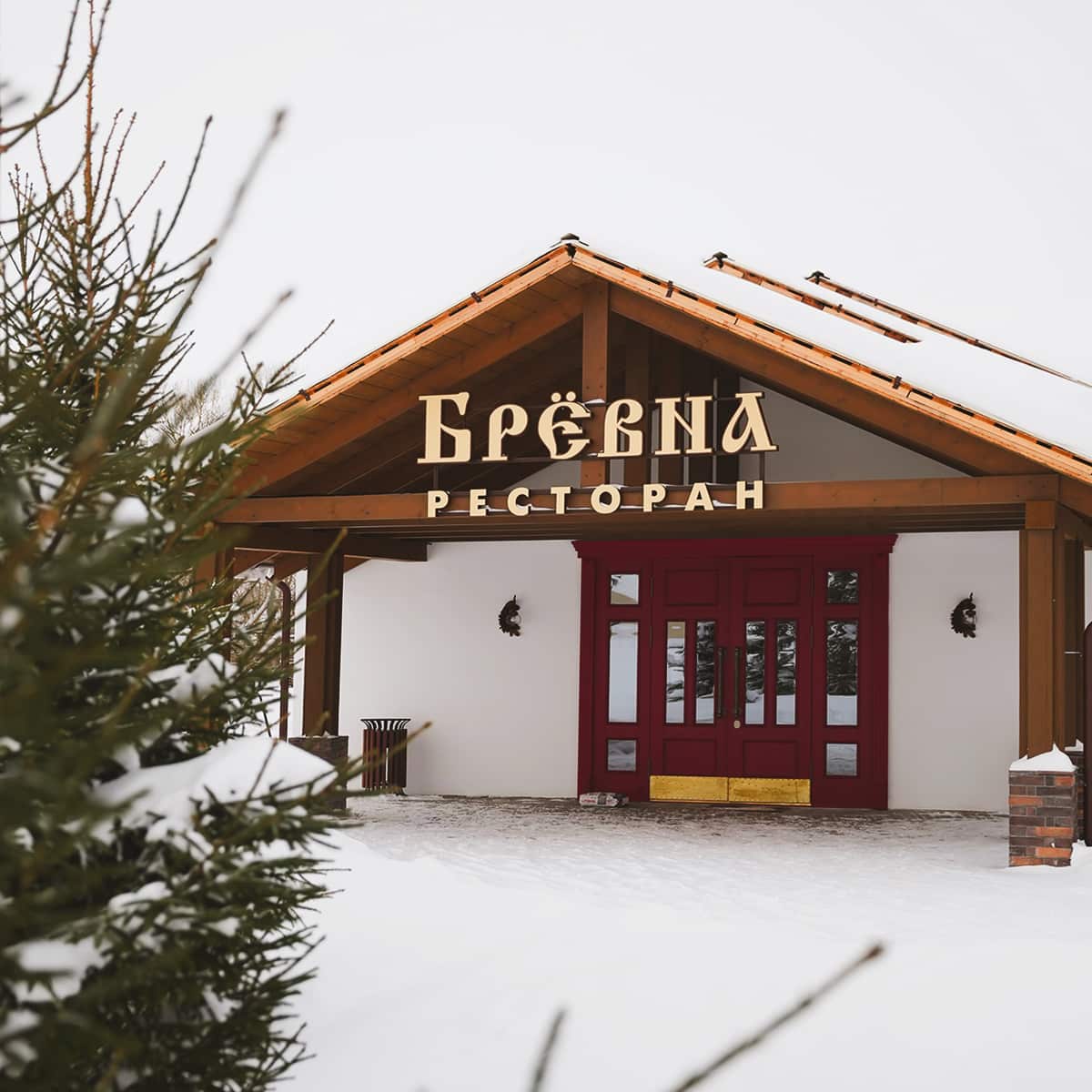 Живая музыка и праздничная программа в Суздале